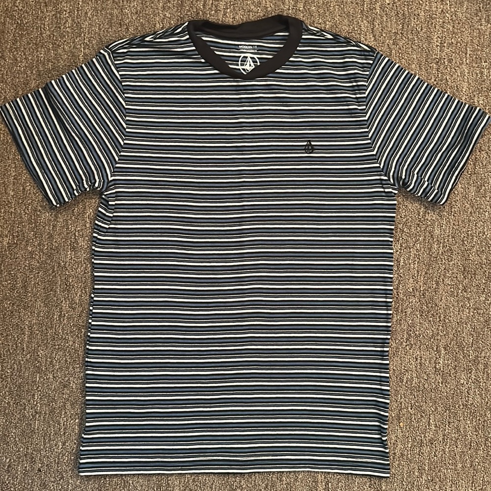 Boys Small Striped Volcom T-shirt  *Good Condition*